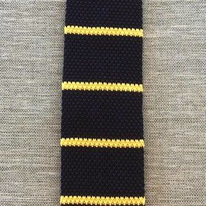 Neiman Marcus Navy and Yellow stripe skinny cotton knit tie 2.5" x 55 3/4"